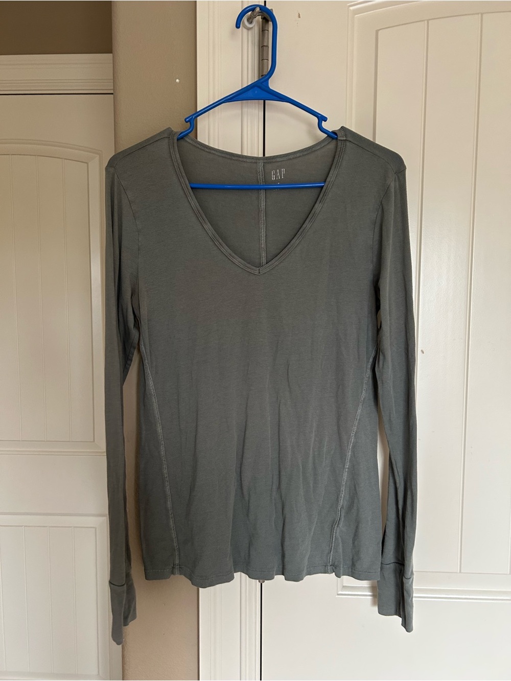 GAP Olive Gray Long-Sleeve V-Neck Top